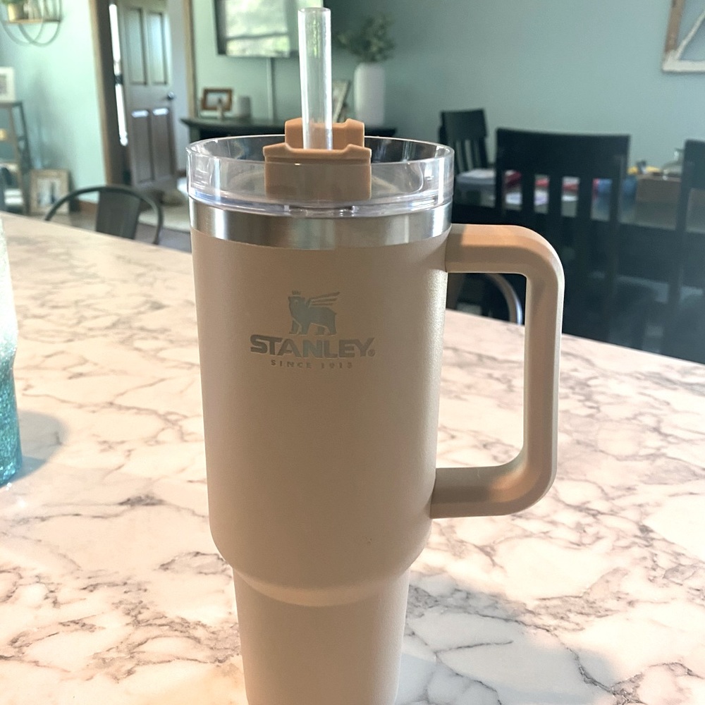 ✨40 Oz Stanley Tumbler - Driftwood✨